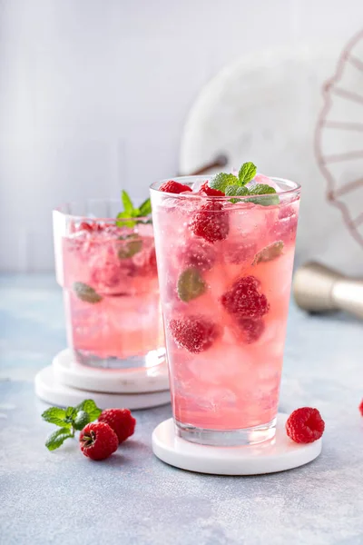 Spring or summer cocktail with raspberry and mint — Stok Foto