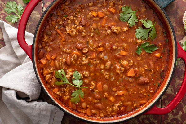 Traditionelle Chilisuppe mit Fleisch und roten Bohnen — Stockfoto