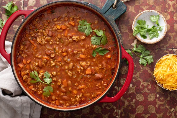 Traditionelle Chilisuppe mit Fleisch und roten Bohnen — Stockfoto