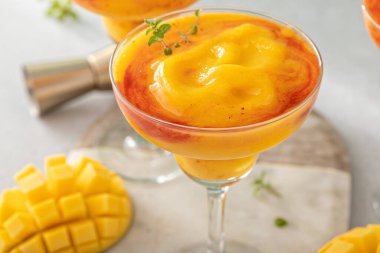 Mangonada margarita, kakaolu donmuş mango margaritası.