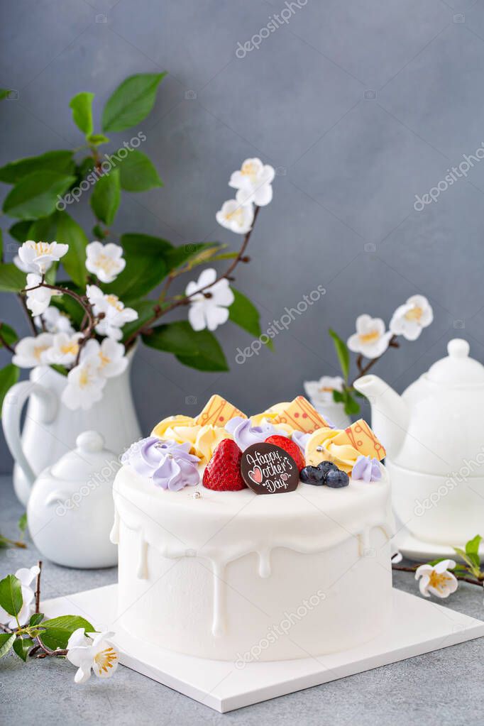 Vanilla cake for Mothers day with flowers and white chocolate glaze