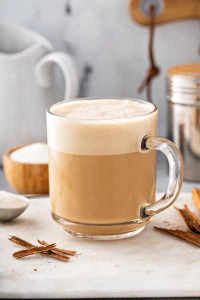Kaffe med kollagen pulver och smör, hälsosamt ketokaffe — Stockfoto