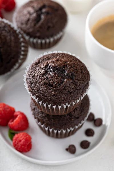 Chocolate muffins served with coffee with raspberries — Stock Photo, Image