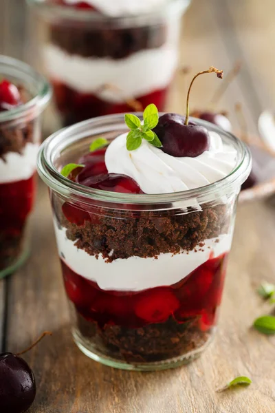 Trifles Foresta Nera, dessert in vasetti concetto — Foto Stock