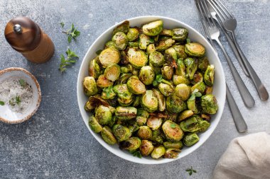 Kızarmış brussel lahanası ve balzamik sirke, geleneksel meze.