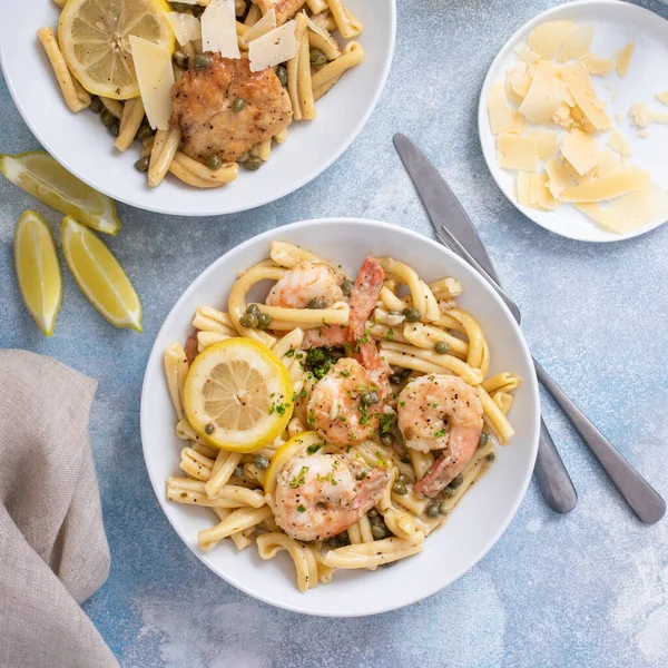Tavuk ve karides piccatta makarna, limon ve kapari ile
