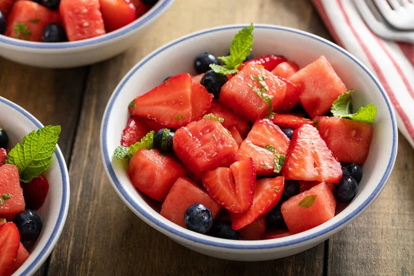 Juicy Refreshing Summer Fruit Salad Watermelon Strawberries Blueberries Lemon Mint — Stock fotografie