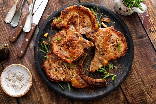 Grilled Pan Fried Pork Chops Bone Garlic Rosemary — стоковое фото