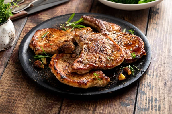 Grilled Pan Fried Pork Chops Bone Garlic Rosemary — стоковое фото