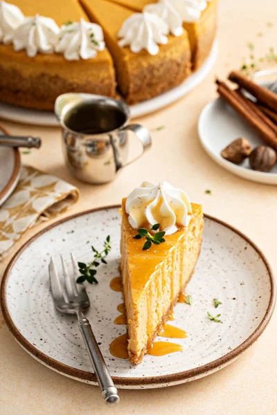 Pumpkin Cheesecake Fall Spices Topped Whipped Cream Dessert Thanksgiving Slice — Foto de Stock