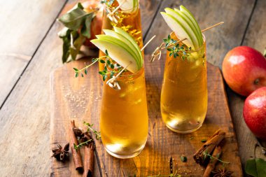 Apple cider mimosa for fall brunch, garnished with apple slices, autumn cocktail or mocktail idea
