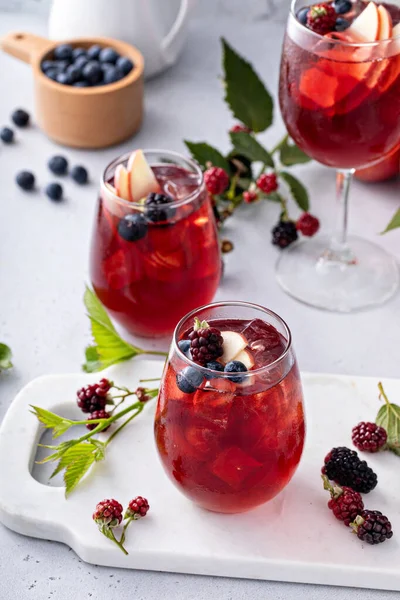 Fall Berry Apple Sangria Glass Ice Refreshing Fall Cocktail Mocktail — Stock Fotó