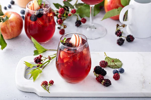 Fall Berry Apple Sangria Glass Ice Refreshing Fall Cocktail Mocktail — Stock Fotó