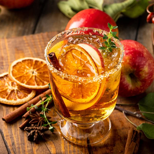Festive Fall Cocktail Mocktail Hard Cider Apple Orange Fall Spices — Stock fotografie