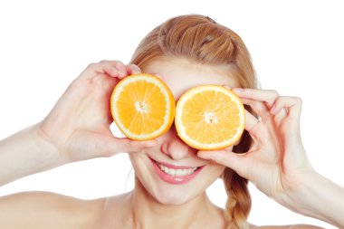 Portakallı genç kadın