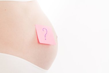 Çıkartmalı hamile kadın.