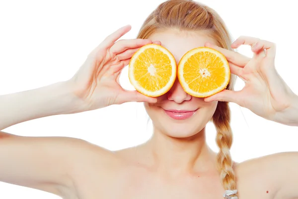 Молода жінка з апельсинами — стокове фото