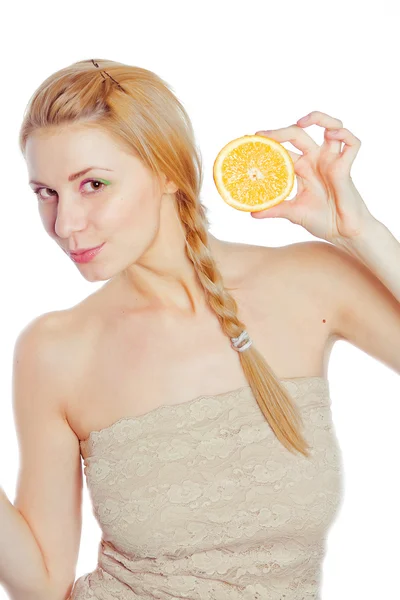 Giovane donna con arance — Foto Stock