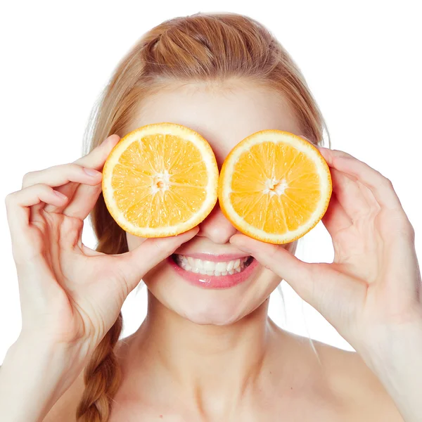 Junge Frau mit Orangen — Stockfoto
