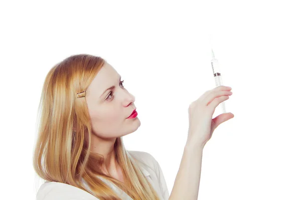 Hübsche Krankenschwester mit Spritze — Stockfoto