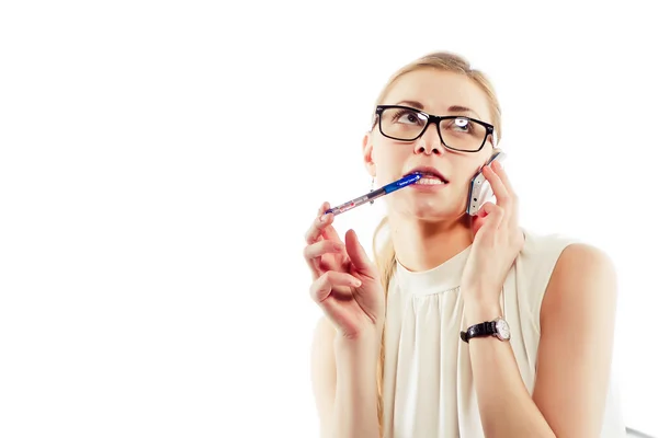 Mulher de negócios bonita falando ao telefone — Fotografia de Stock