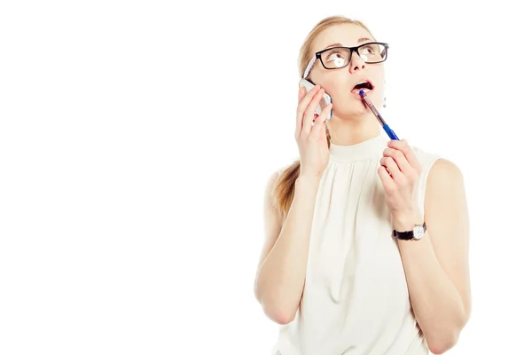 Mulher de negócios bonita falando ao telefone — Fotografia de Stock