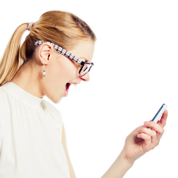 Zakenvrouw is schreeuwen tegen telefoon in haar handen — Stockfoto