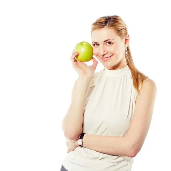 Femme d'affaires souriante avec pomme verte — Photo