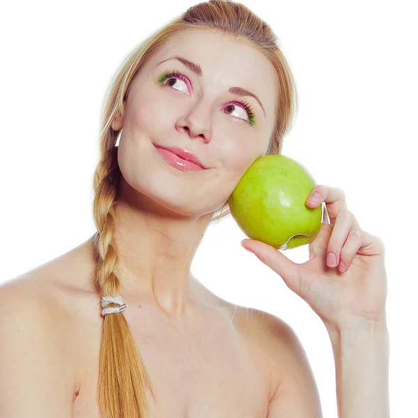 Femme d'affaires souriante avec pomme verte — Photo