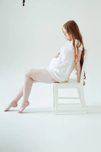 Pregnant woman sitting on chair — Stock Photo, Image