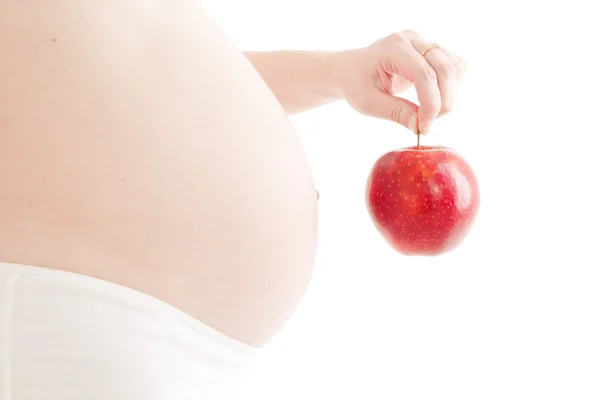 Mujer embarazada con manzana roja —  Fotos de Stock