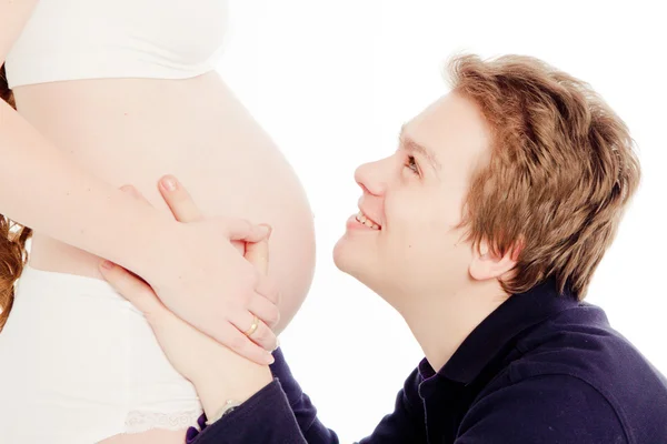 他怀孕的妻子的男人 — 图库照片