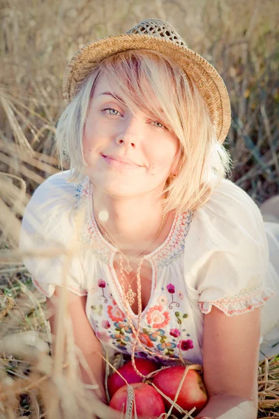 Image of young woman on wheat field — Stock Photo, Image