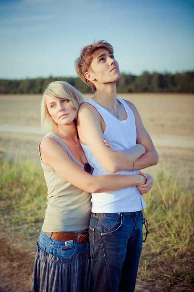 Image of young man and woman on wheat field — Stock Photo, Image