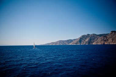 bir ada turkuaz deniz manzarası