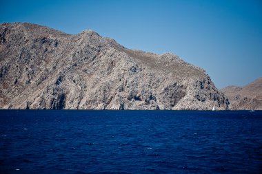 bir ada turkuaz deniz manzarası