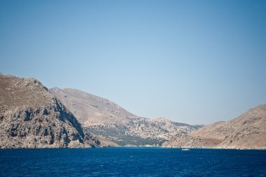 bir ada turkuaz deniz manzarası