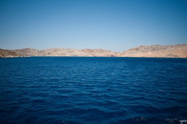 bir ada turkuaz deniz manzarası
