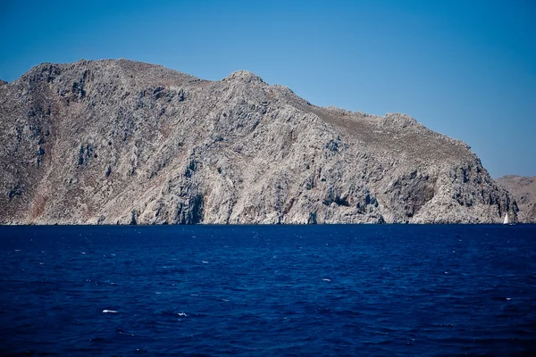 Τυρκουάζ Θαλασσογραφία με ένα νησί — Φωτογραφία Αρχείου