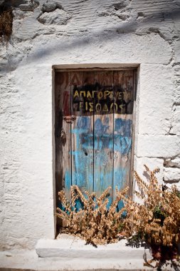 geleneksel Yunan mavi kapı