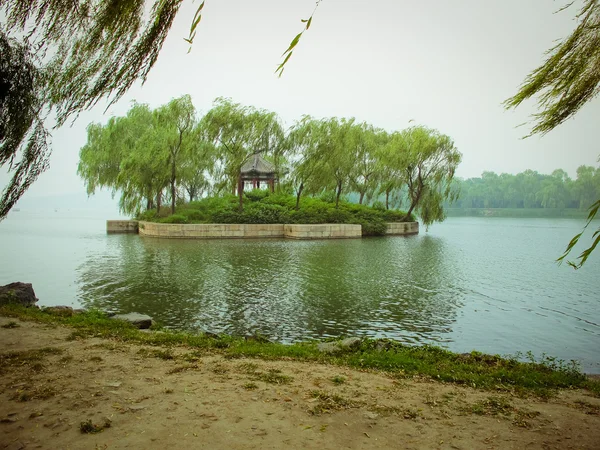 Chinesische Brücke über den Sommerpalastsee. lizenzfreie Stockfotos