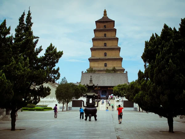 Jätte wild goose pagoda - buddhistiska pagoden i Shanghai, Kina. — Stockfoto
