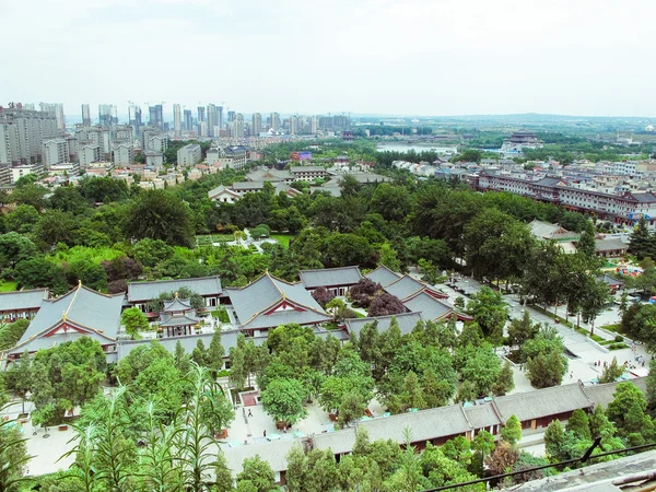 Park nära giant wild goose pagoda xian, Kina. — Stockfoto