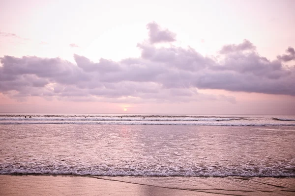 Pôr-do-sol Bali Kuta Beach — Fotografia de Stock