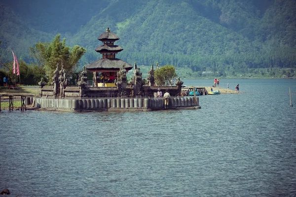 Ulun danu jezero beratan chrám — Stock fotografie