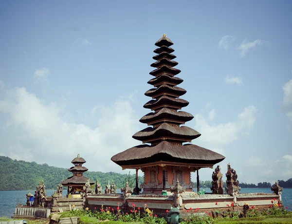 ウルン ダヌ寺院 beratan 湖 — ストック写真