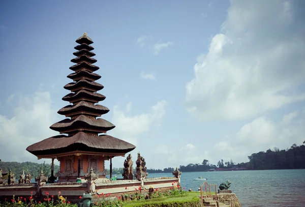 Ulun danu jezero beratan chrám — Stock fotografie