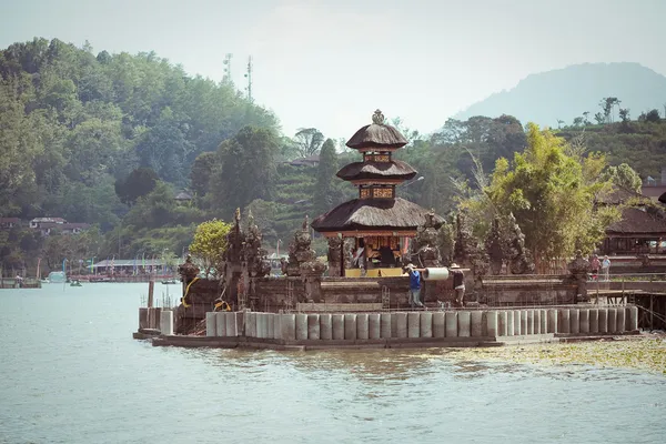 乌伦努寺 beratan 湖 — 图库照片