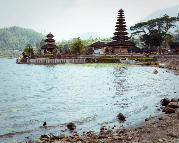Ulun Danu temple Beratan Lake — Stock Photo, Image