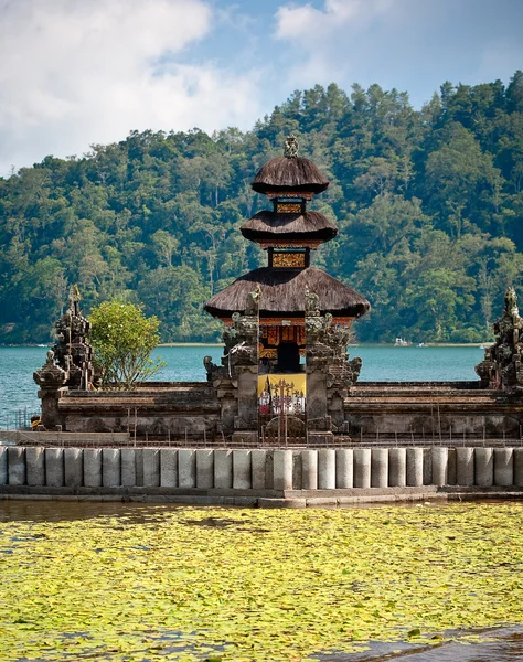 Ulun Danu temple Beratan Lake — Zdjęcie stockowe